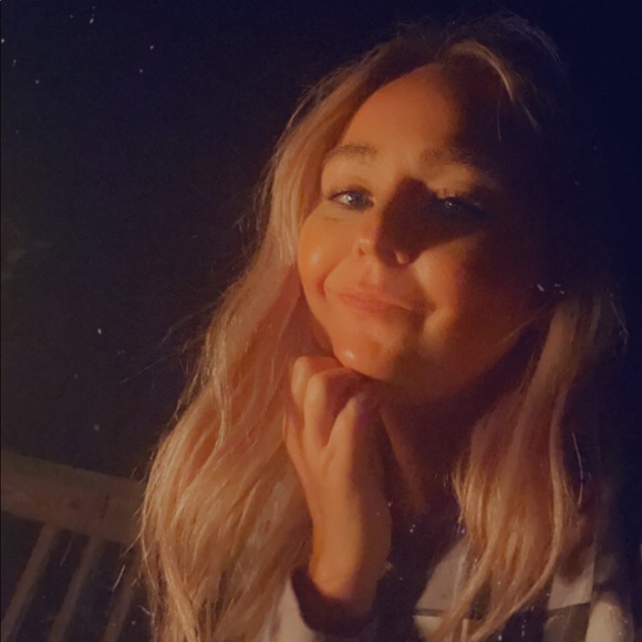 Meet your Posher, Jennifer - Picture 1 of 1